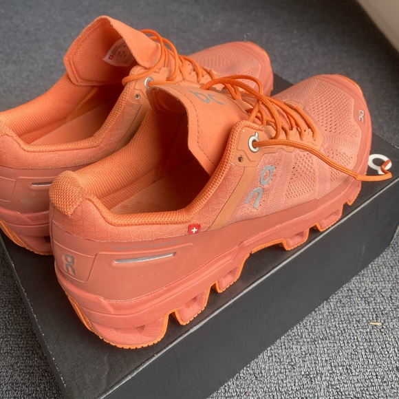 On Running Cloudventure trail shoes in Sandstone/Orange - Picture 4 of 8